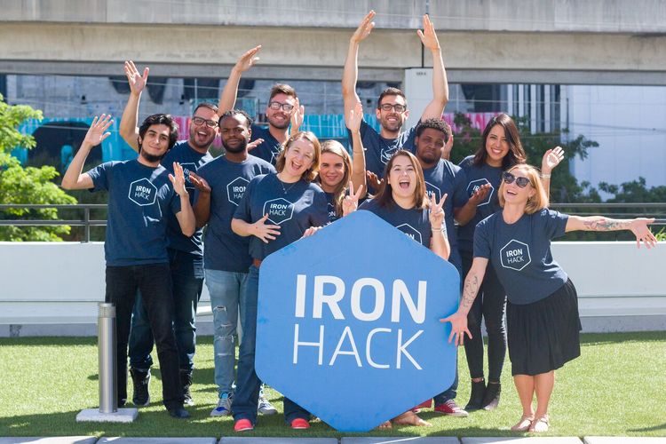 ironhack-students-group-outside-ironhacklogo-miami